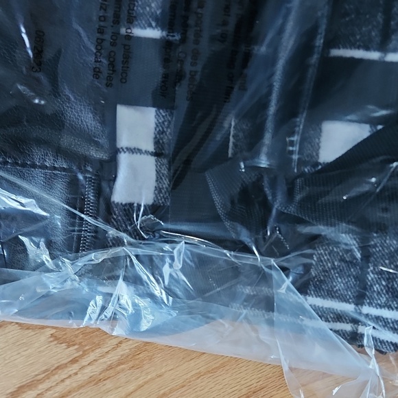 Holiday Black and White Plaid Weekender Bag, NWT! - Picture 11 of 12